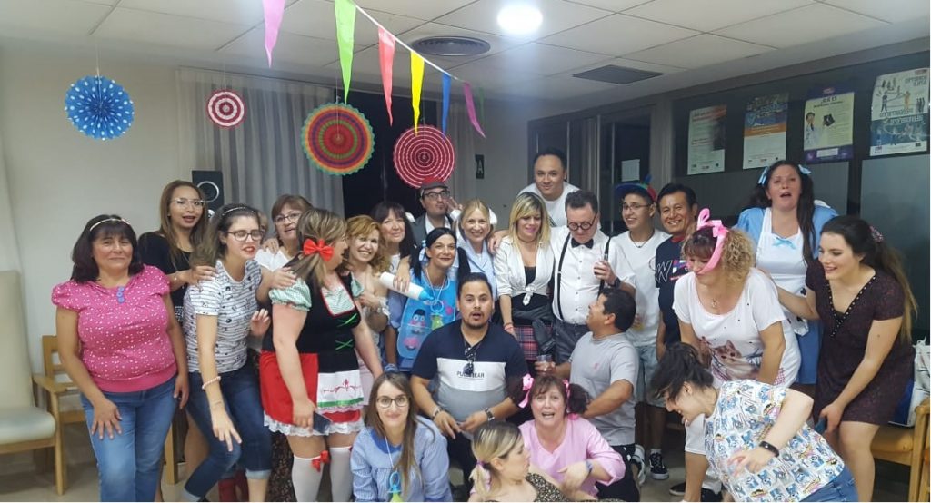 El Personal de Rosalba Sevilla la Nueva celebra la llegada del Verano con una Divertida Fiesta