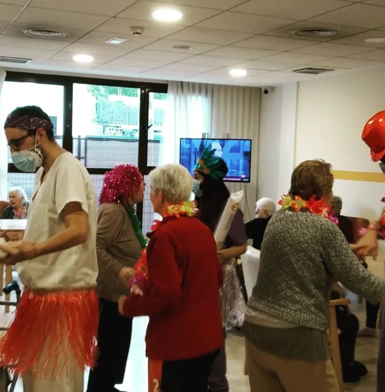 Karaoke en la Fiesta de Carnaval de la residencia Rosalba de Sevilla la Nueva