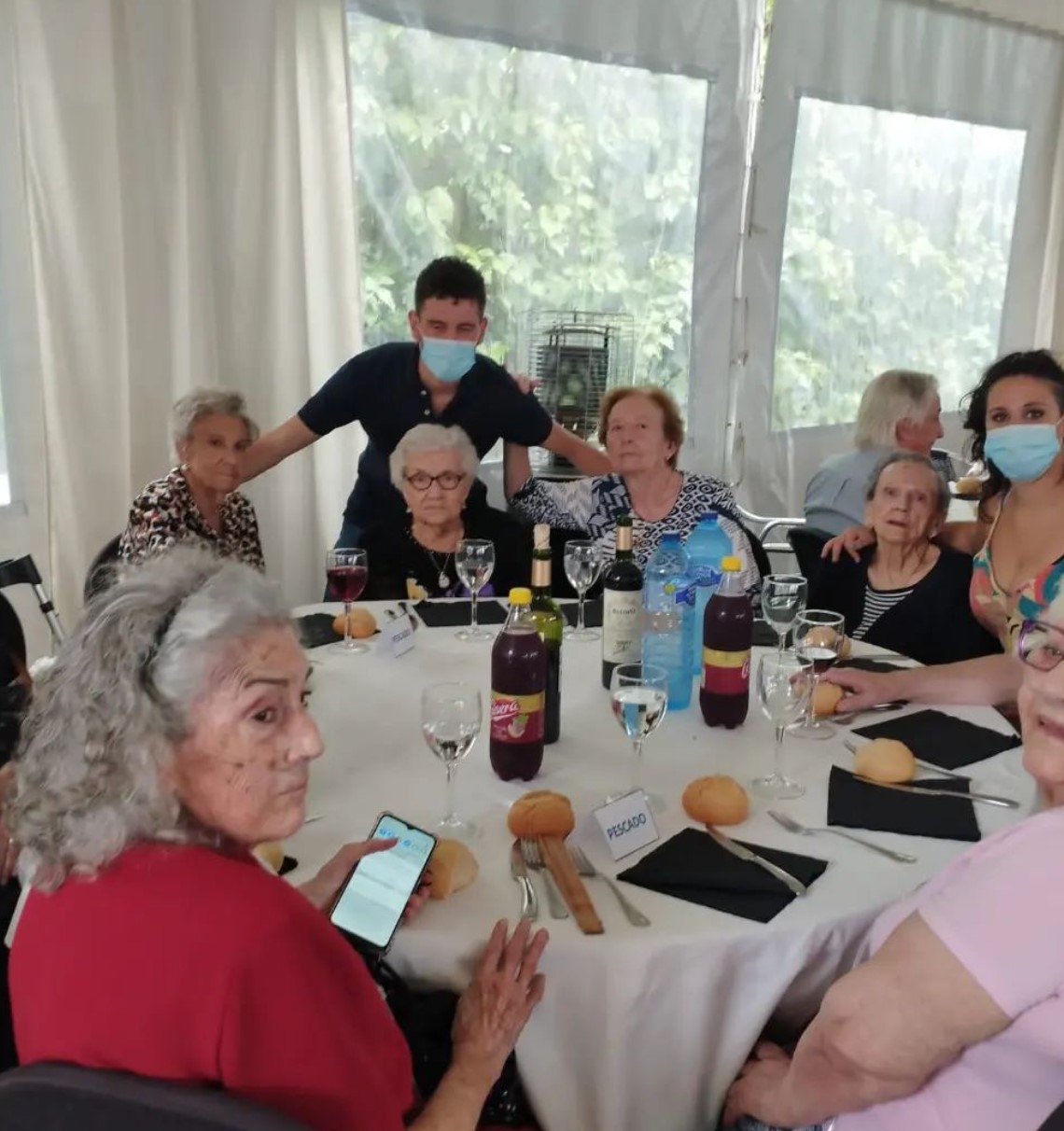 El Ayuntamiento de Sevilla la Nueva invita a los mayores a una fantástica comida en el restaurante El Ternasco